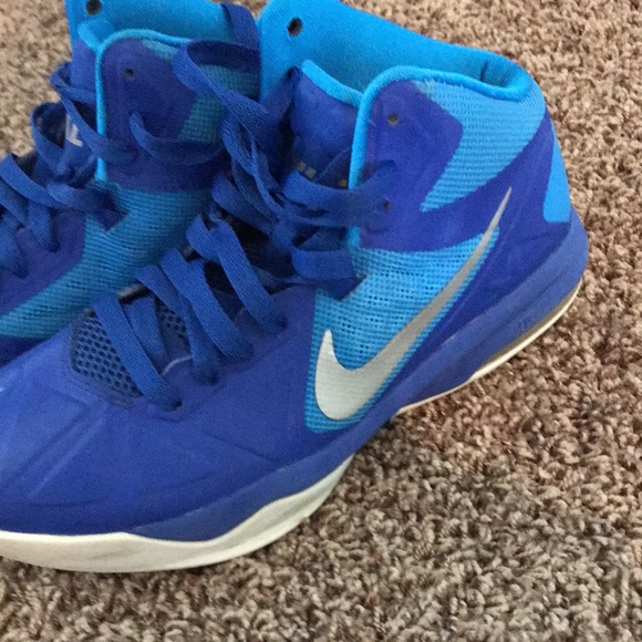 Colorful blue Nike basketball shoes. - Picture 5 of 5